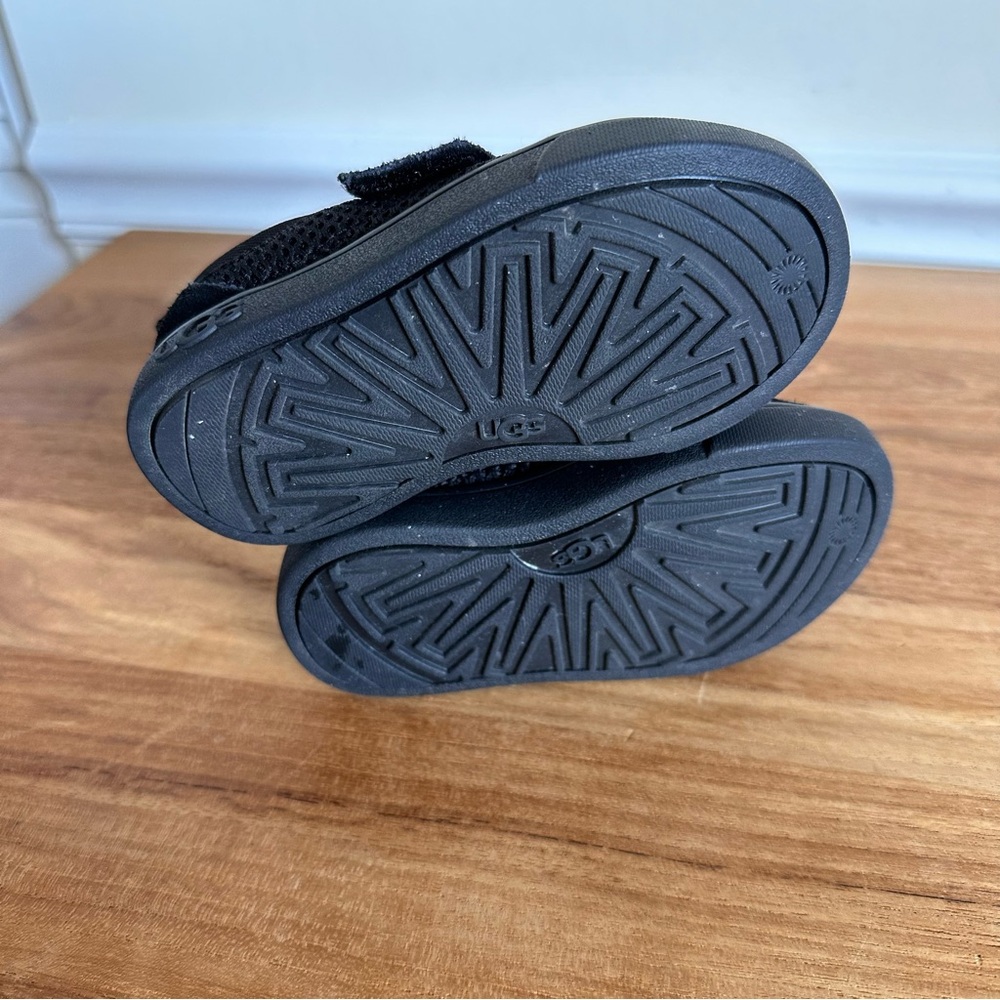 UGG Rennon Low Black Suede Kids Toddler Boy Girl Sneakers Size 6 - Picture 6 of 9